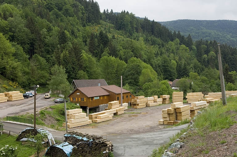 Vue d'ensemble depuis le nord. © Région Bourgogne-Franche-Comté, Inventaire du patrimoine Vue d'ensemble depuis le nord. © Région Bourgogne-Franche-Comté, Inventaire du patrimoine