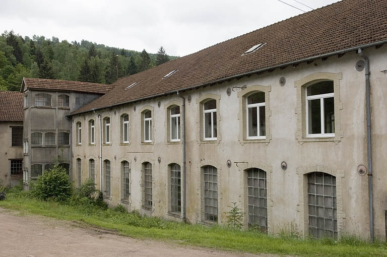 Façade est de la réception et de l'atelier de rentrage. © Région Bourgogne-Franche-Comté, Inventaire du patrimoine