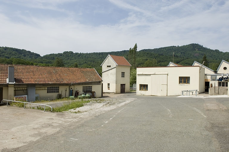 Magasin industriel et transformateur vus depuis le sud. © Région Bourgogne-Franche-Comté, Inventaire du patrimoine