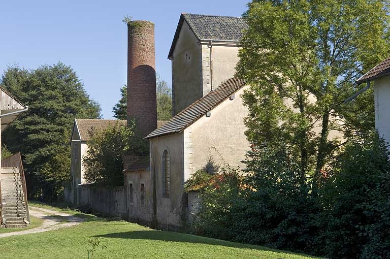 Vue de trois quarts arrière. © Région Bourgogne-Franche-Comté, Inventaire du patrimoine