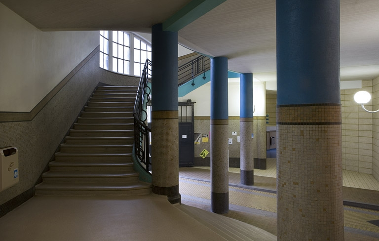 Corps d'entrée, grand escalier : premier repos et deuxième volée. © Région Bourgogne-Franche-Comté, Inventaire du patrimoine Corps d'entrée, grand escalier : premier repos et deuxième volée. © Région Bourgogne-Franche-Comté, Inventaire du patrimoine