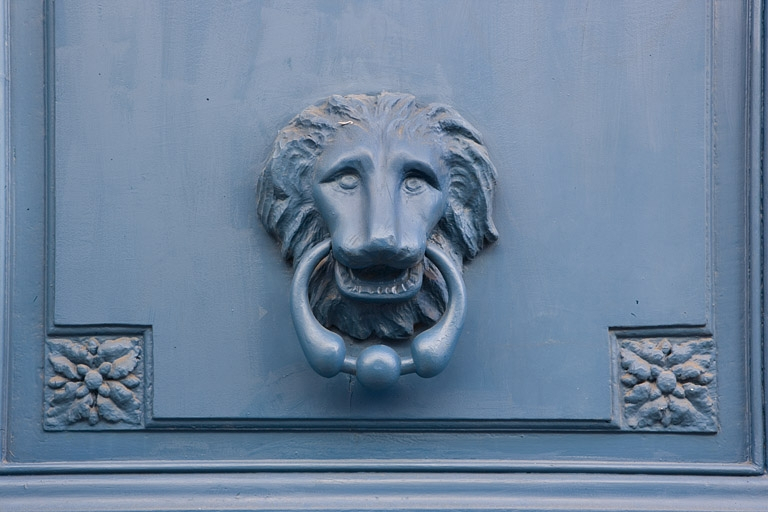 Détail du heurtoir du portail d'entrée. © Région Bourgogne-Franche-Comté, Inventaire du patrimoine