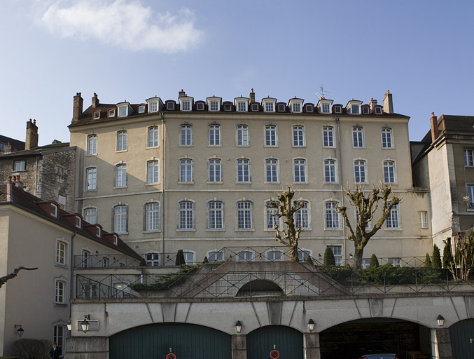 Vue d'ensemble de la façade postérieure. © Région Bourgogne-Franche-Comté, Inventaire du Patrimoine
