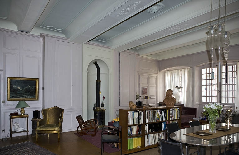Intérieur, rez-de-chaussée : vue de l'antichambre depuis l'entrée du salon. © Région Bourgogne-Franche-Comté, Inventaire du Patrimoine