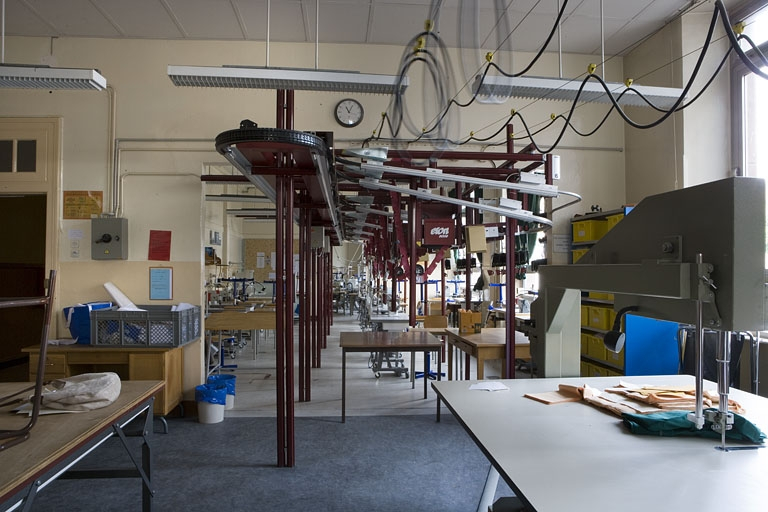 Bâtiment B. Vue intérieure d'ensemble de l'atelier couture. © Région Bourgogne-Franche-Comté, Inventaire du patrimoine
