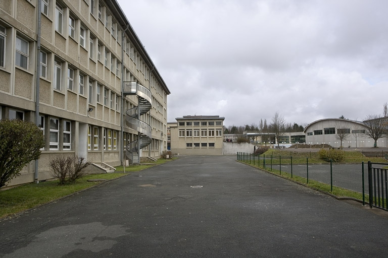 Vue latérale façade antérieure bâtiment D. © Région Bourgogne-Franche-Comté, Inventaire du patrimoine