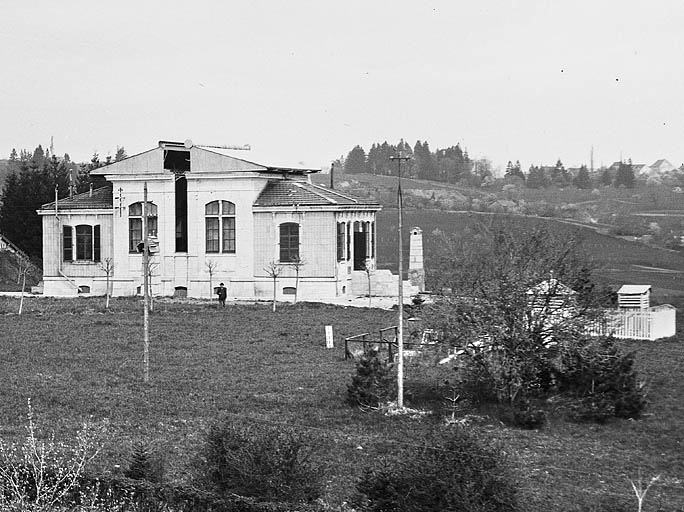 [Vue de l'abri du cercle méridien et du parc météorologique], mars 1914. © Région Bourgogne-Franche-Comté, Inventaire du patrimoine