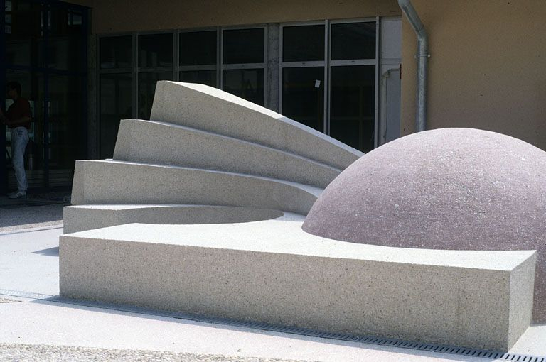 [Demi-sphère ailée], 1988. © Région Bourgogne-Franche-Comté, Inventaire du patrimoine