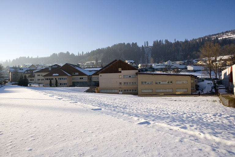 Site récent : vue d'ensemble, depuis l'est. © Région Bourgogne-Franche-Comté, Inventaire du patrimoine Site récent : vue d'ensemble, depuis l'est. © Région Bourgogne-Franche-Comté, Inventaire du patrimoine