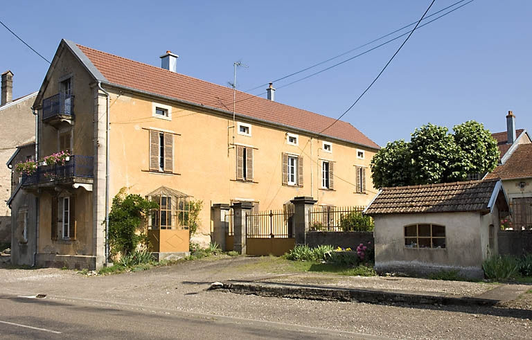 Logement et local de la balance du pont bascule. © Région Bourgogne-Franche-Comté, Inventaire du patrimoine