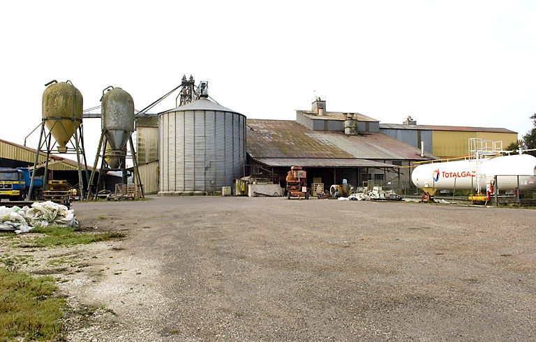 Vue arrière des bâtiments. © Région Bourgogne-Franche-Comté, Inventaire du patrimoine Vue arrière des bâtiments. © Région Bourgogne-Franche-Comté, Inventaire du patrimoine