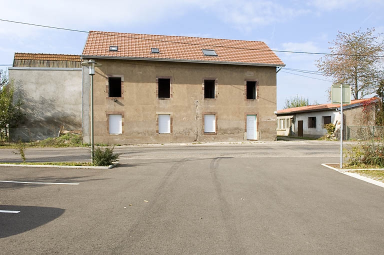Ancien atelier de fabrication (?). Façade sur rue. © Région Bourgogne-Franche-Comté, Inventaire du patrimoine