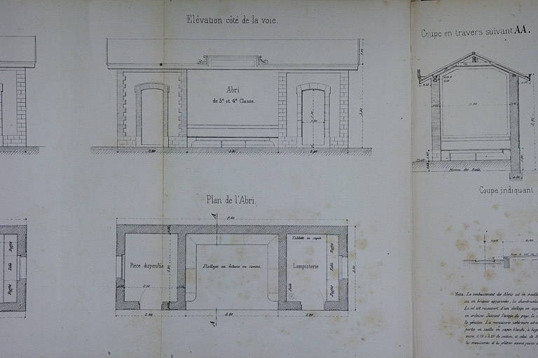 Bâtiment des voyageurs. Annexes. Type de la Cie de Paris - Lyon - Méditerranée. C 17 [abri de 3e et 4e classe : plan et élévation antérieure], 1880. © Région Bourgogne-Franche-Comté, Inventaire du patrimoine