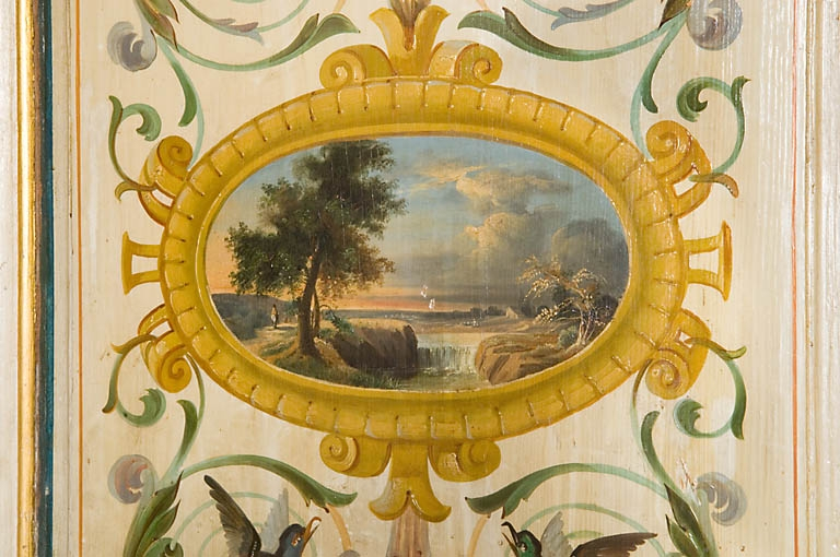 Cabinet : détail d'un décor de porte, paysage avec cascade, vue rapprochée. © Région Bourgogne-Franche-Comté, Inventaire du patrimoine