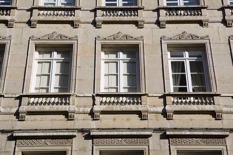 Détail des fenêtres du premier étage. © Région Bourgogne-Franche-Comté, Inventaire du patrimoine