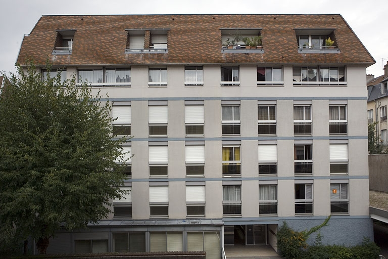 Vue d'ensemble de l'immeuble situé dans la cour. © Région Bourgogne-Franche-Comté, Inventaire du Patrimoine