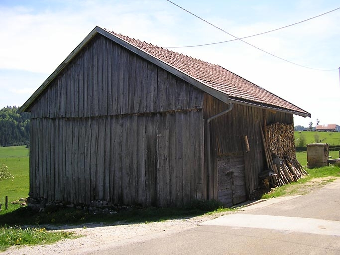Pignon postérieur et façade latérale vus de trois quarts. © Région Bourgogne-Franche-Comté, Inventaire du patrimoine