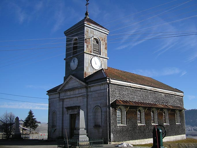 vue de trois quarts de l'édifice. © Région Bourgogne-Franche-Comté, Inventaire du patrimoine