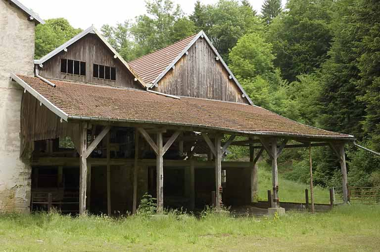 Façade et appentis sud. © Région Bourgogne-Franche-Comté, Inventaire du patrimoine Façade et appentis sud. © Région Bourgogne-Franche-Comté, Inventaire du patrimoine
