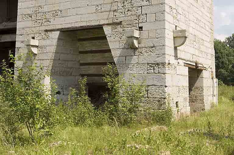 Base de la tour du haut fourneau. © Région Bourgogne-Franche-Comté, Inventaire du patrimoine