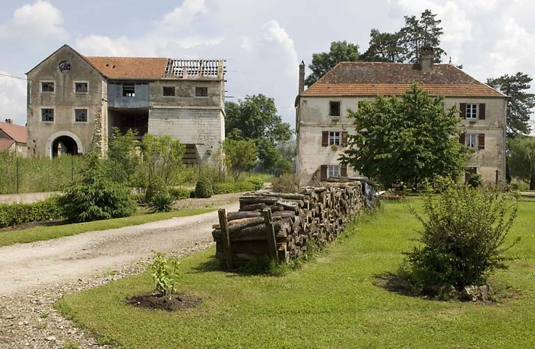 Vue d'ensemble depuis le nord-ouest. © Région Bourgogne-Franche-Comté, Inventaire du patrimoine