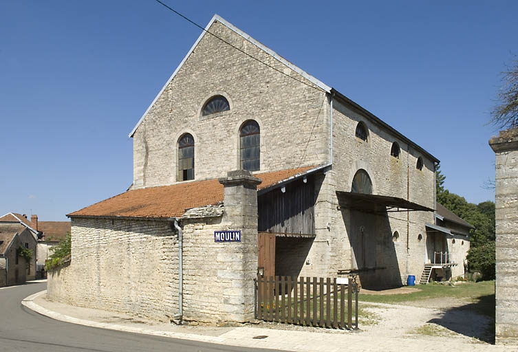Vue d'ensemble depuis l'ouest. © Région Bourgogne-Franche-Comté, Inventaire du patrimoine