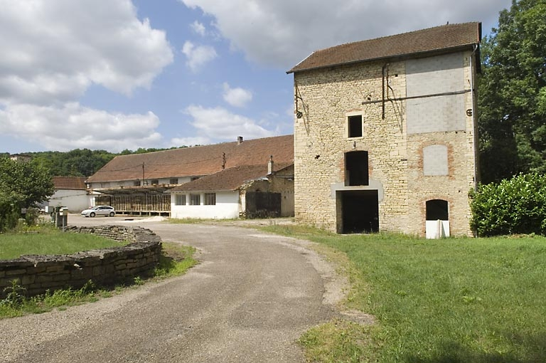 Vue d'ensemble depuis le nord-est. © Région Bourgogne-Franche-Comté, Inventaire du patrimoine