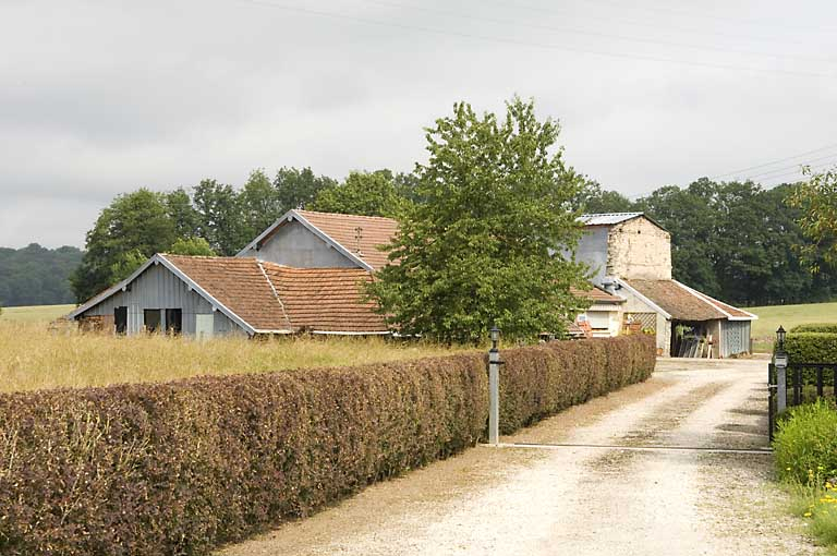 Vue d'ensemble depuis le sud-est. © Région Bourgogne-Franche-Comté, Inventaire du patrimoine