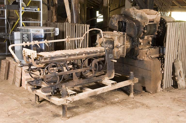 Mouleuse-étireuse Brandt et broyeur Dubois. © Région Bourgogne-Franche-Comté, Inventaire du patrimoine