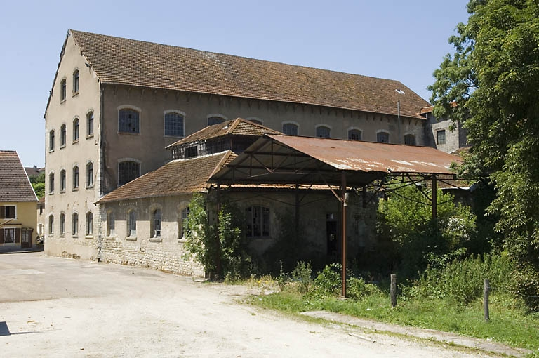 Vue de trois quarts arrière. © Région Bourgogne-Franche-Comté, Inventaire du patrimoine