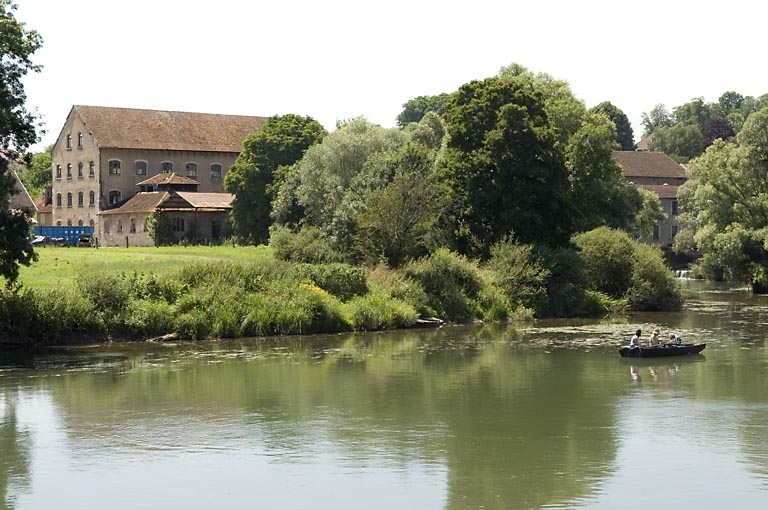 Vue d'ensemble depuis la rive gauche de la Saône. © Région Bourgogne-Franche-Comté, Inventaire du patrimoine