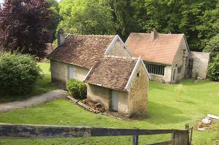Logement ouvrier et dépendances. © Région Bourgogne-Franche-Comté, Inventaire du patrimoine Logement ouvrier et dépendances. © Région Bourgogne-Franche-Comté, Inventaire du patrimoine