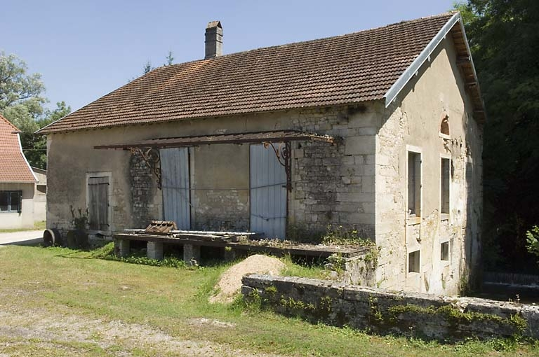 Moulin vu depuis l'ouest. © Région Bourgogne-Franche-Comté, Inventaire du patrimoine