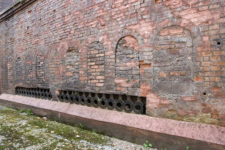 Orifices des tubes de la chaudière. © Région Bourgogne-Franche-Comté, Inventaire du patrimoine
