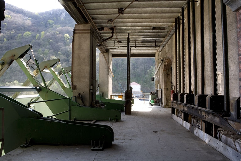 Bâtiment d'eau. Système d'admission et de régulation (système Fontaine) et dégrilleur. © Région Bourgogne-Franche-Comté, Inventaire du patrimoine