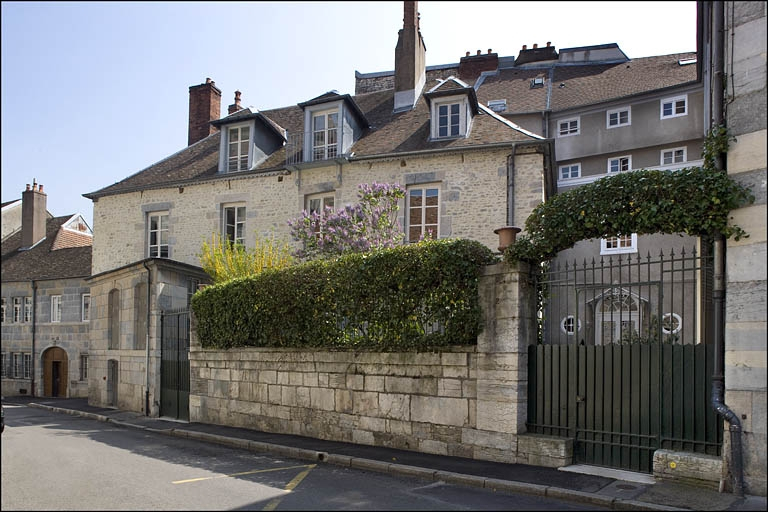 Vue d'ensemble depuis la rue Péclet. © Région Bourgogne-Franche-Comté, Inventaire du Patrimoine