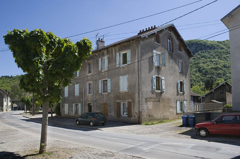 Ecole ménagère et logement d'ouvriers. Façade sur rue. © Région Bourgogne-Franche-Comté, Inventaire du patrimoine