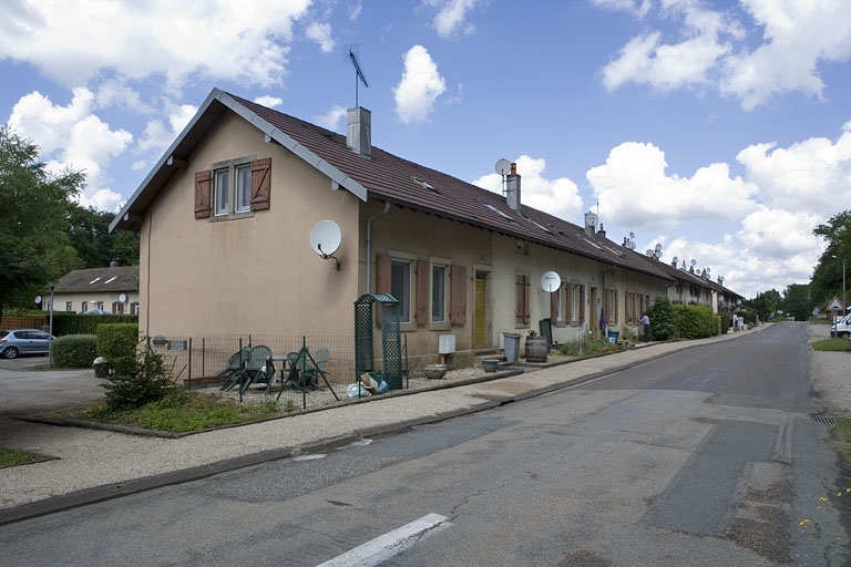 Cité ouvrière. Alignement de façades, route de Thoraise. © Région Bourgogne-Franche-Comté, Inventaire du patrimoine