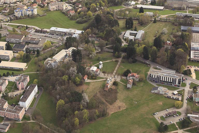 Vue aérienne du site, depuis le nord-ouest. © Région Bourgogne-Franche-Comté, Inventaire du patrimoine Vue aérienne du site, depuis le nord-ouest. © Région Bourgogne-Franche-Comté, Inventaire du patrimoine