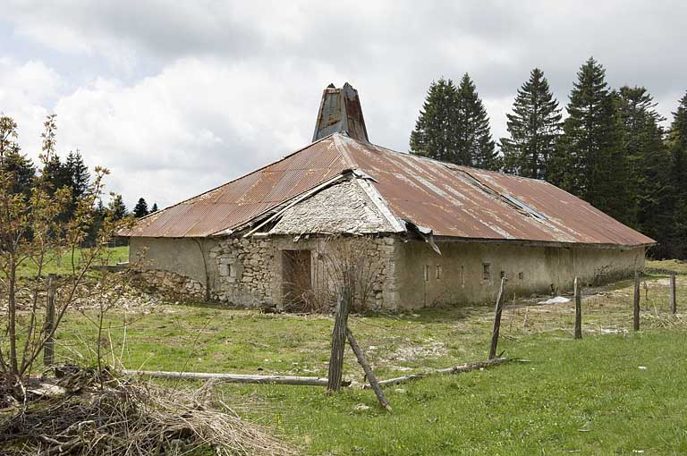 Façade latérale droite et façade postérieure. © Région Bourgogne-Franche-Comté, Inventaire du patrimoine