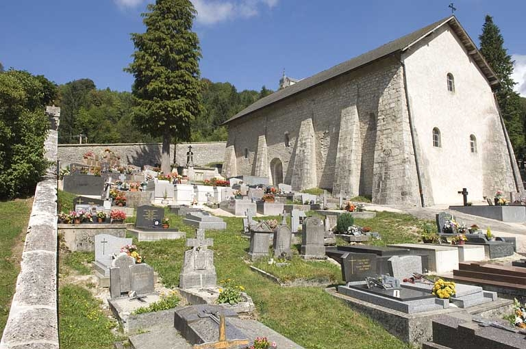 Le cimetière, vue du sud-ouest. © Région Bourgogne-Franche-Comté, Inventaire du patrimoine Le cimetière, vue du sud-ouest. © Région Bourgogne-Franche-Comté, Inventaire du patrimoine