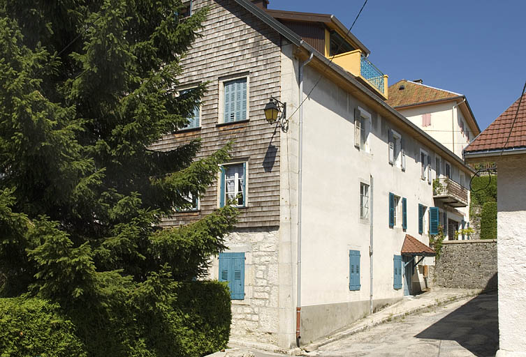 Façade latérale droite et façade postérieure. © Région Bourgogne-Franche-Comté, Inventaire du patrimoine