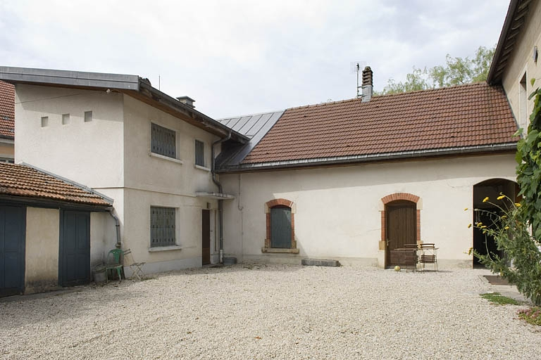 Entrepôts et logis moderne sur cour. © Région Bourgogne-Franche-Comté, Inventaire du patrimoine