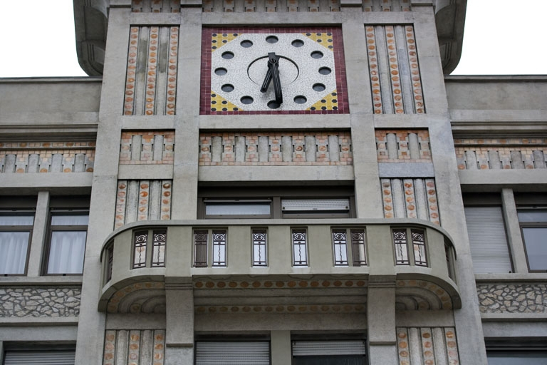 Corps d'entrée : partie supérieure de la travée centrale. © Région Bourgogne-Franche-Comté, Inventaire du patrimoine Corps d'entrée : partie supérieure de la travée centrale. © Région Bourgogne-Franche-Comté, Inventaire du patrimoine