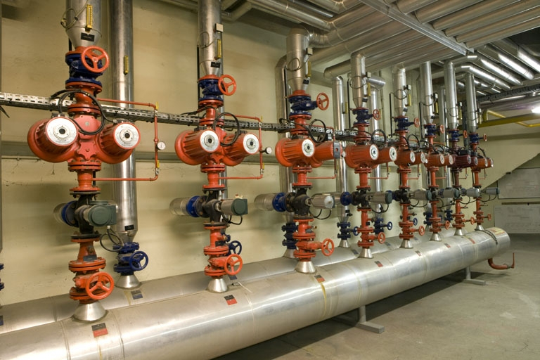 Corps d'entrée, chaufferie : détail des pompes. © Région Bourgogne-Franche-Comté, Inventaire du patrimoine Corps d'entrée, chaufferie : détail des pompes. © Région Bourgogne-Franche-Comté, Inventaire du patrimoine