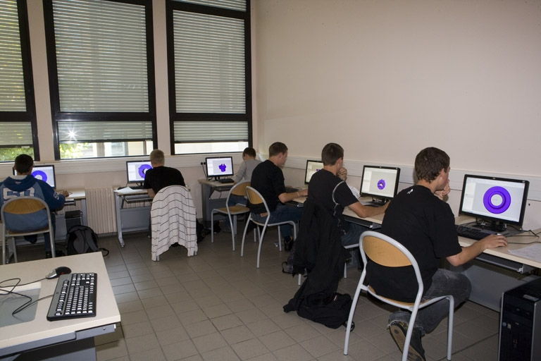 Cédille, atelier 140 FAO (1er étage). © Région Bourgogne-Franche-Comté, Inventaire du patrimoine Cédille, atelier 140 FAO (1er étage). © Région Bourgogne-Franche-Comté, Inventaire du patrimoine