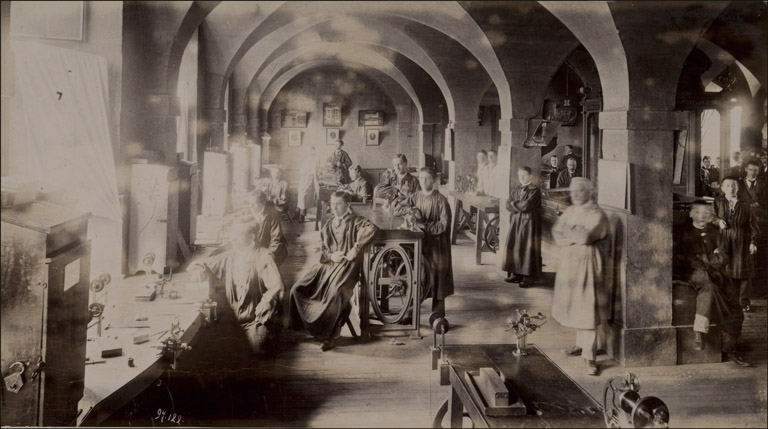 Année scolaire 1898-1899. Classe d'ébauches. © Région Bourgogne-Franche-Comté, Inventaire du patrimoine Année scolaire 1898-1899. Classe d'ébauches. © Région Bourgogne-Franche-Comté, Inventaire du patrimoine