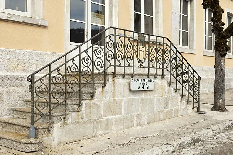 Perron. © Région Bourgogne-Franche-Comté, Inventaire du patrimoine