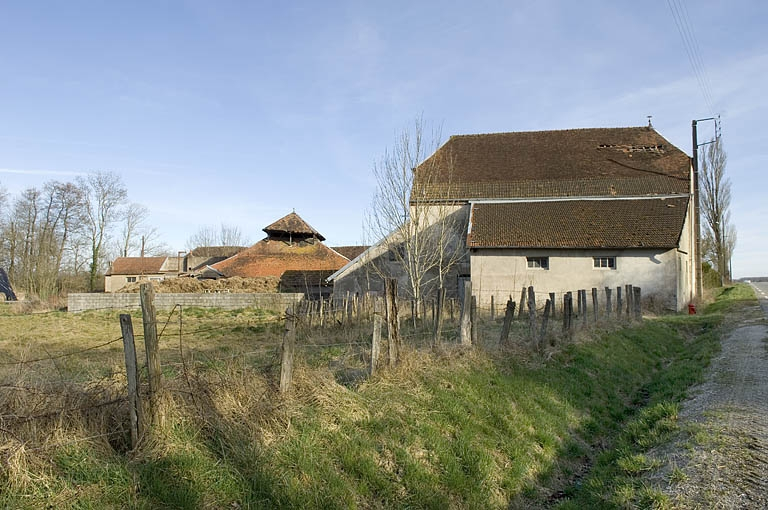 Bâtiment du four et ferme depuis le nord-ouest. © Région Bourgogne-Franche-Comté, Inventaire du patrimoine