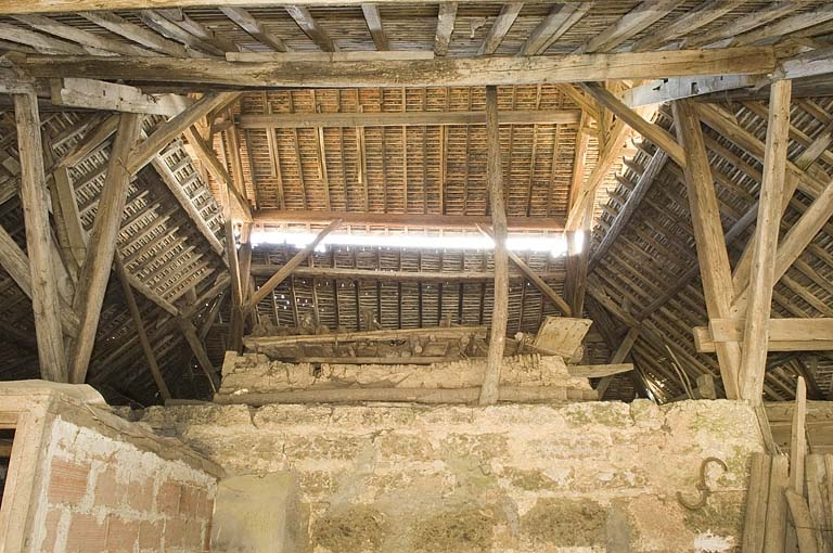 Vue intérieure du bâtiment du four. Massif maçonné. © Région Bourgogne-Franche-Comté, Inventaire du patrimoine